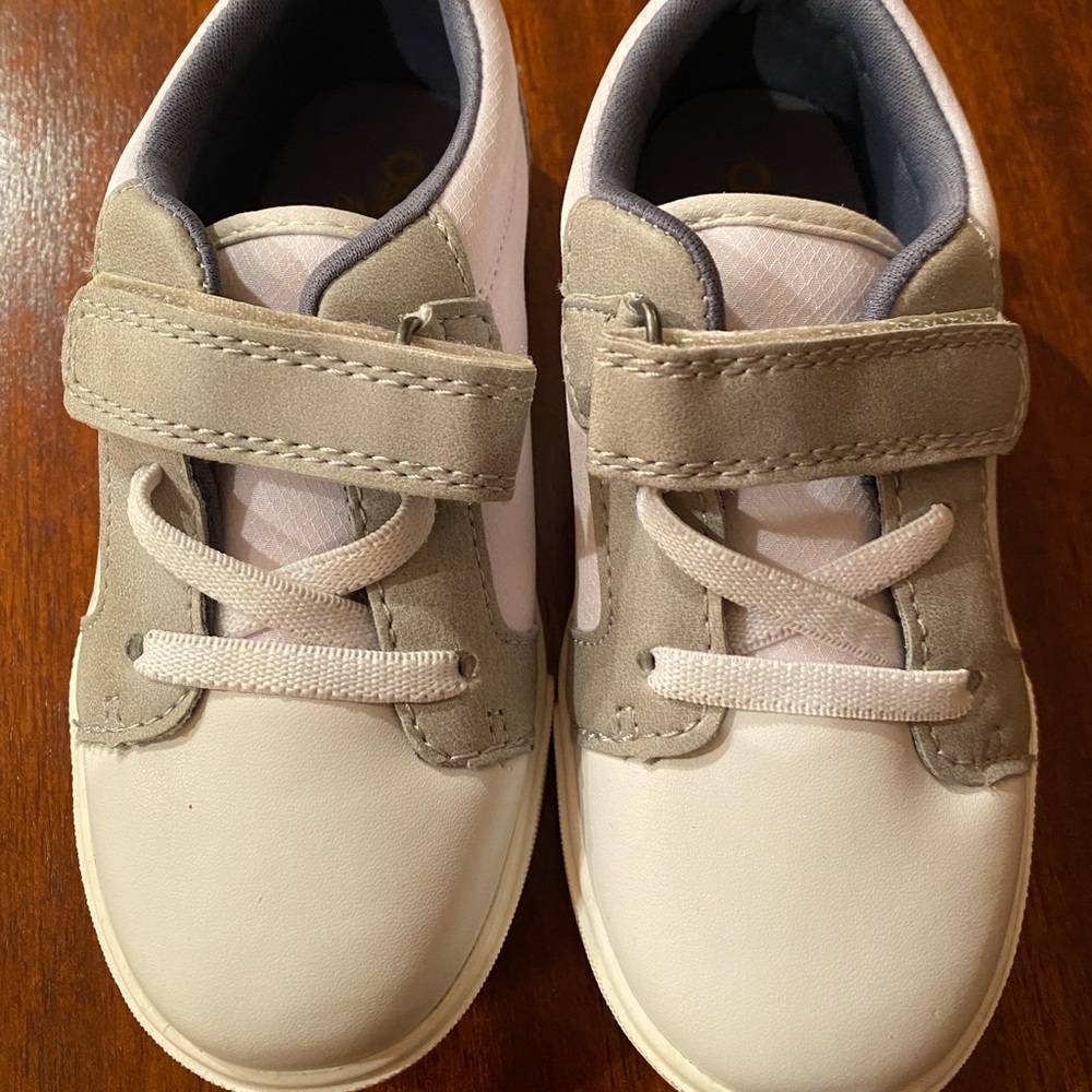 New OshKosh casual sneakers 9c